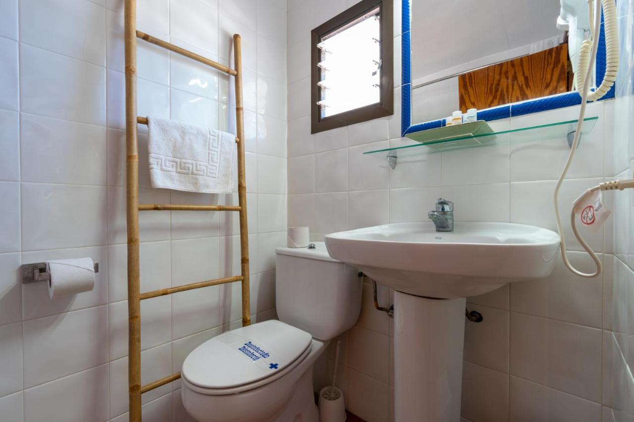 Hostal Restaurante Pou Des Lleo Sant Carles de Peralta Pokoj fotografie