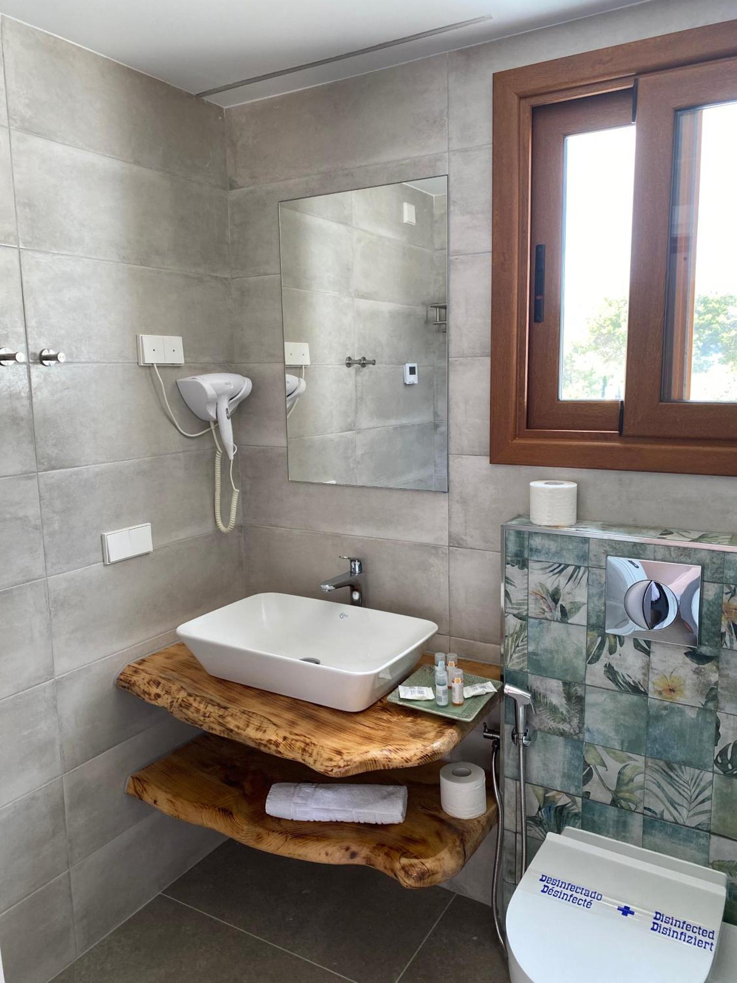 Hostal Restaurante Pou Des Lleo Sant Carles de Peralta Pokoj fotografie